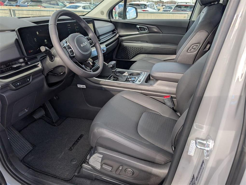 new 2025 Kia Carnival car, priced at $52,424