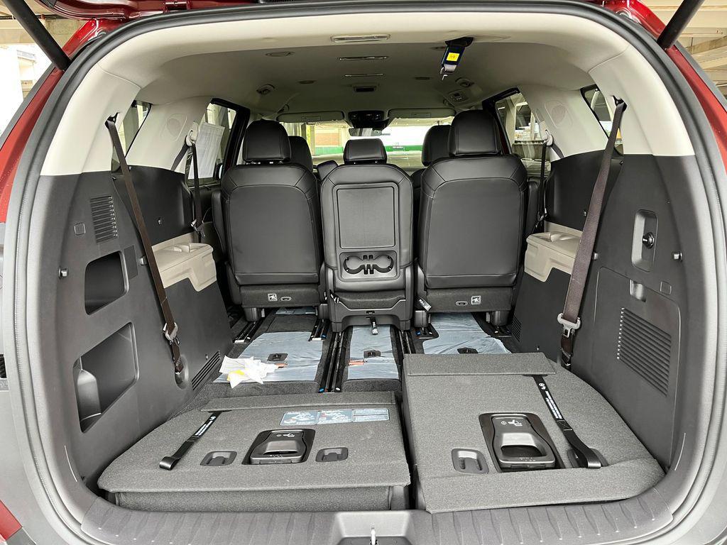 new 2026 Kia Carnival Hybrid car, priced at $43,622