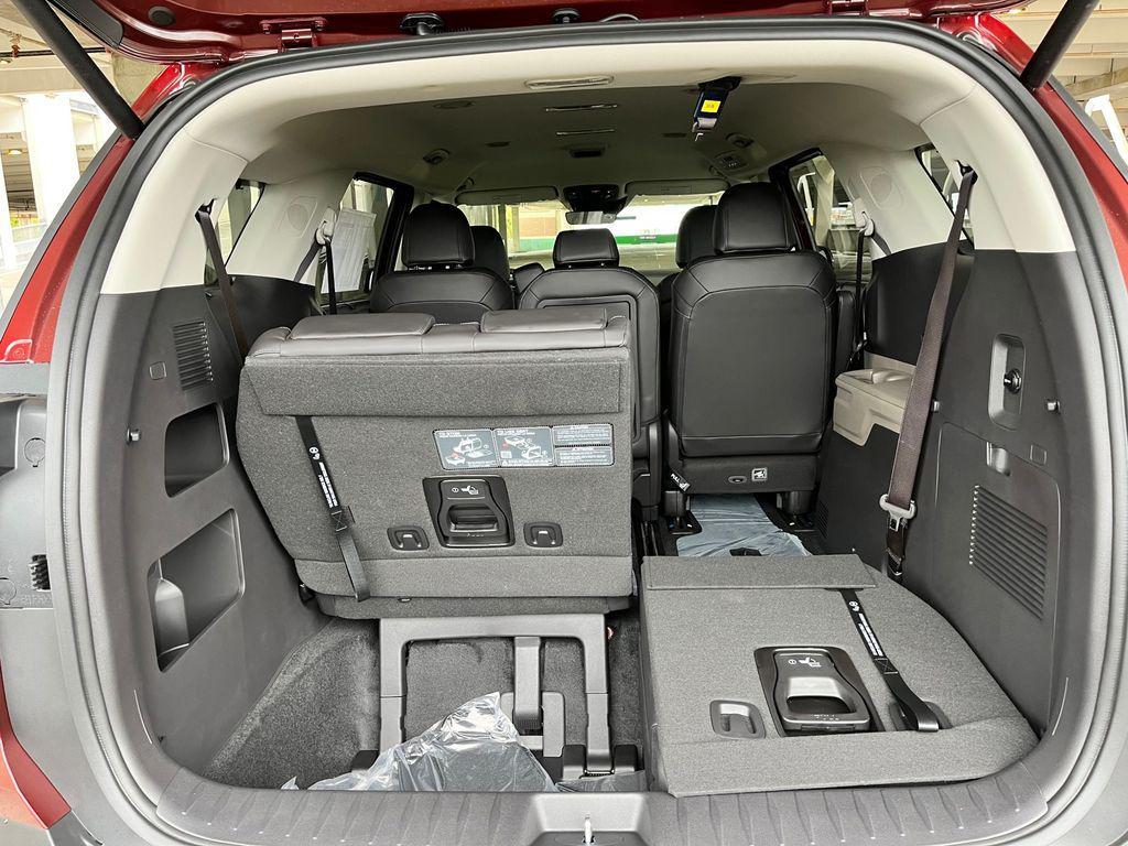 new 2026 Kia Carnival Hybrid car, priced at $43,622