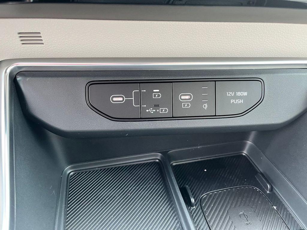new 2025 Kia Carnival car, priced at $52,424