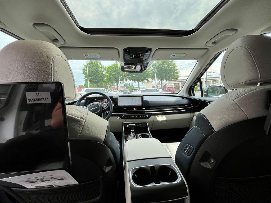new 2025 Kia Carnival car, priced at $52,424