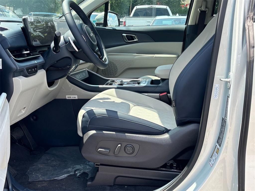new 2026 Kia Carnival Hybrid car, priced at $45,270