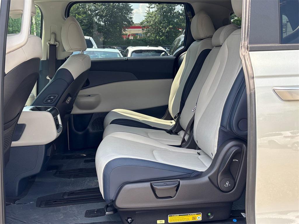 new 2026 Kia Carnival Hybrid car, priced at $45,270
