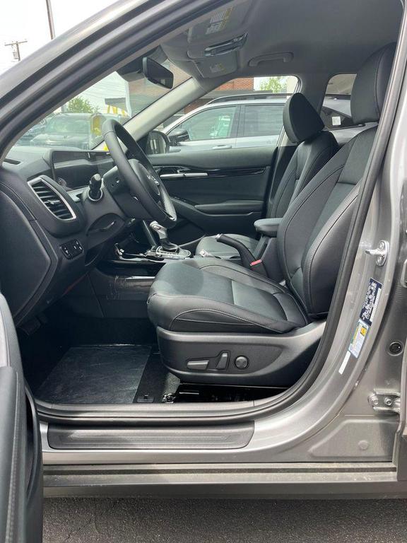 new 2025 Kia Seltos car, priced at $27,945
