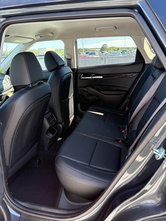 new 2025 Kia Seltos car, priced at $28,294