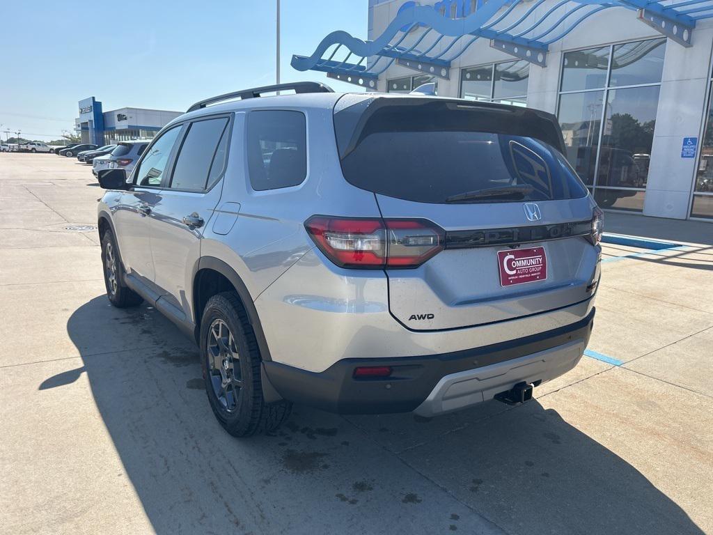 new 2025 Honda Pilot car, priced at $50,111