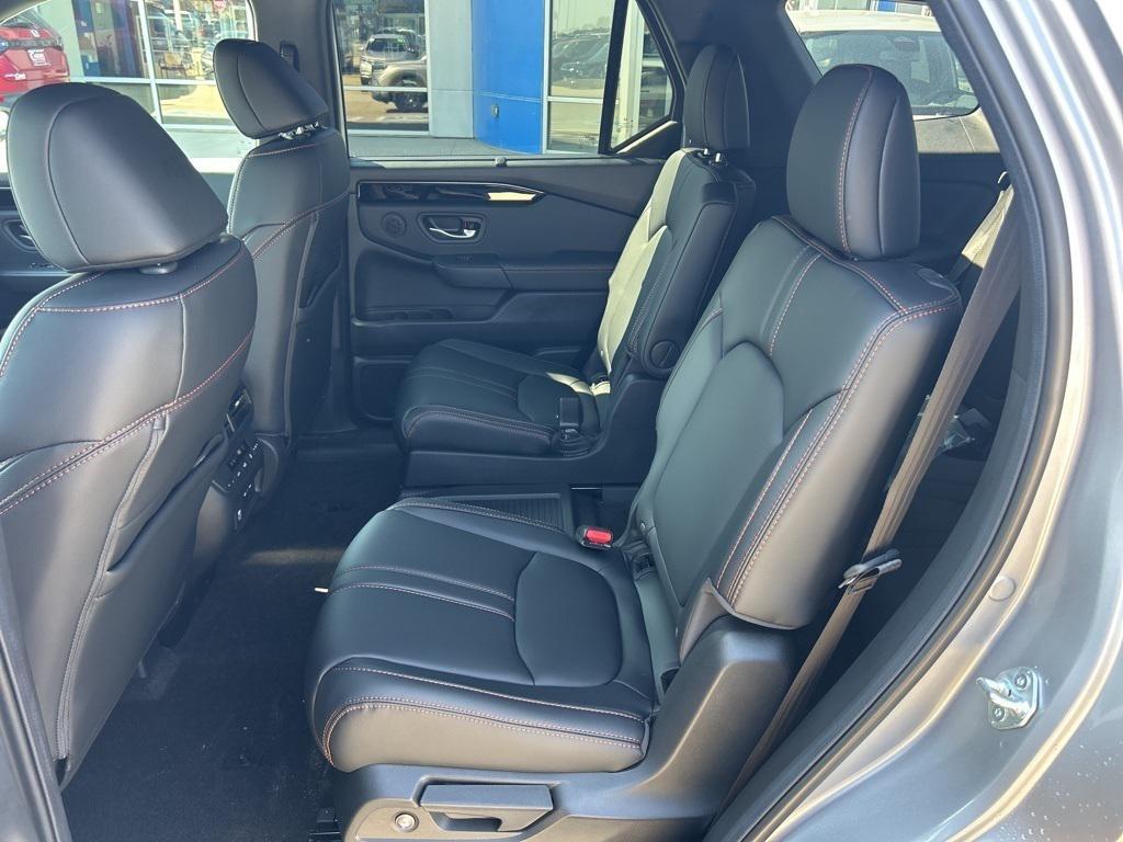 new 2025 Honda Pilot car, priced at $50,111