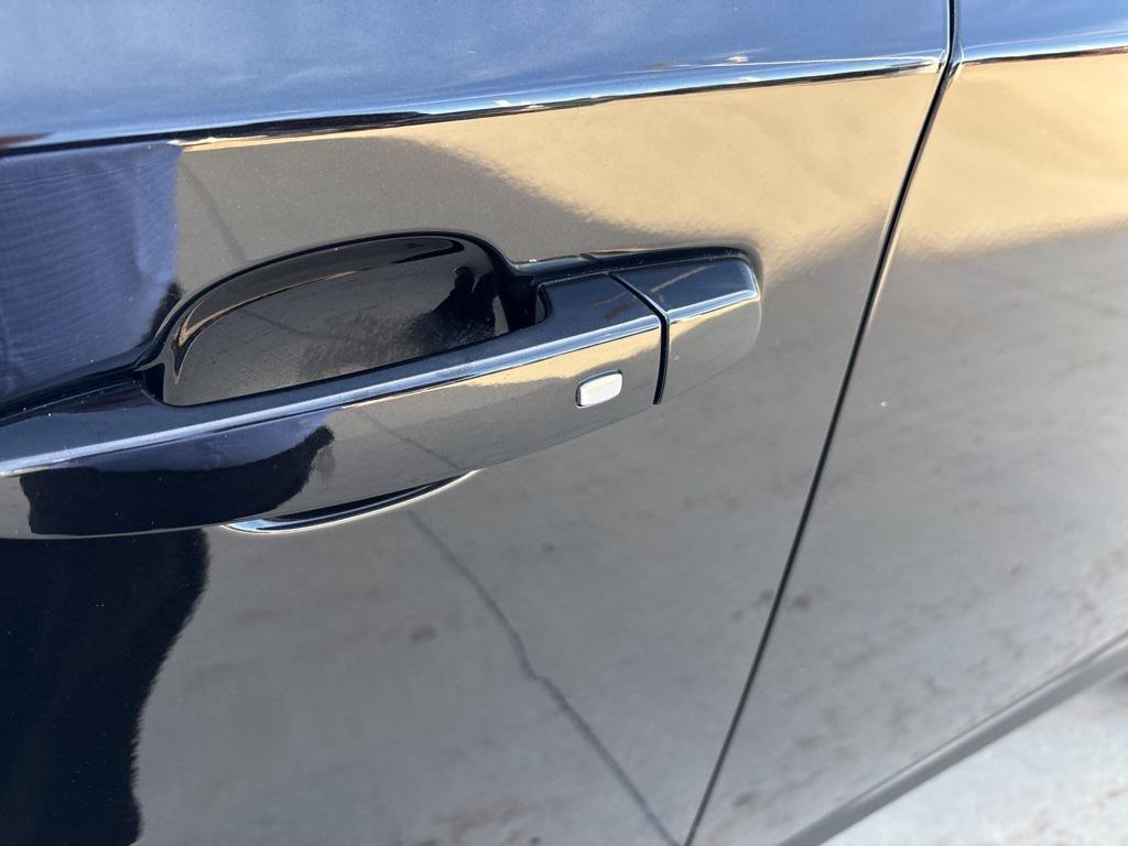 used 2021 Chevrolet Traverse car, priced at $26,143