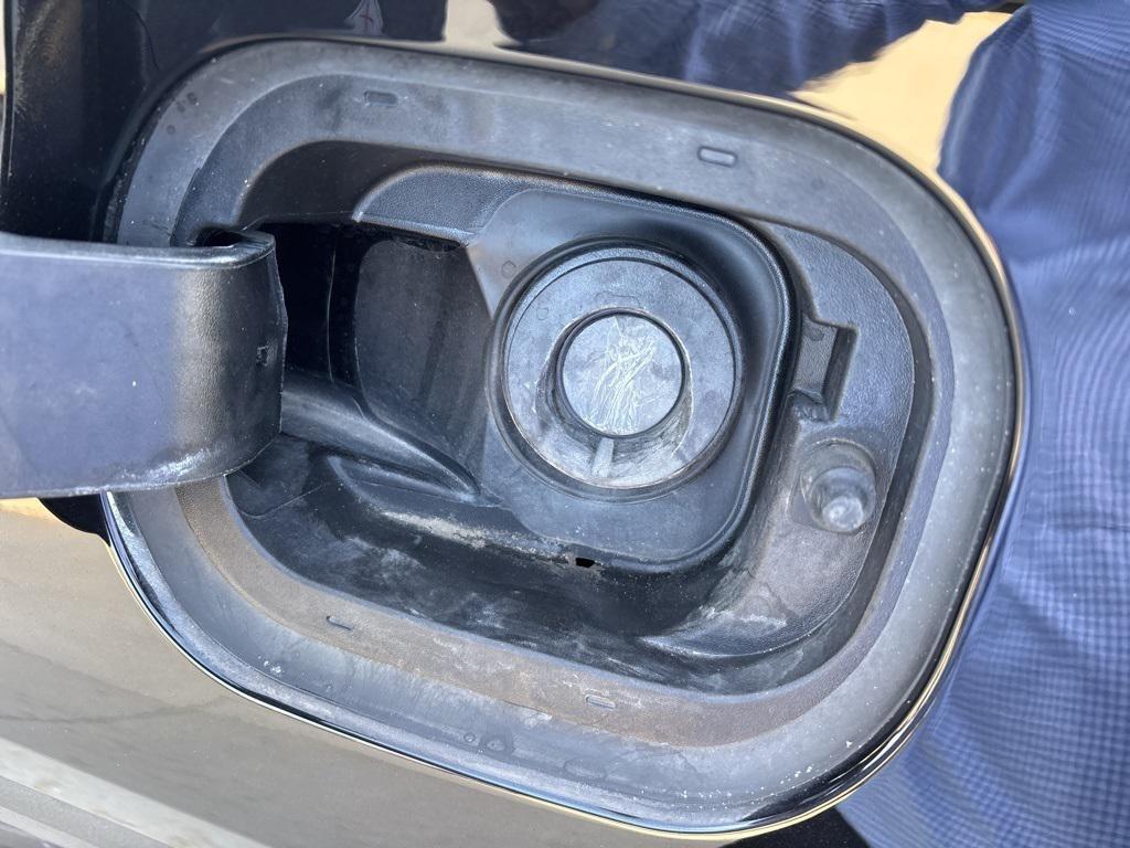 used 2021 Chevrolet Traverse car, priced at $26,143