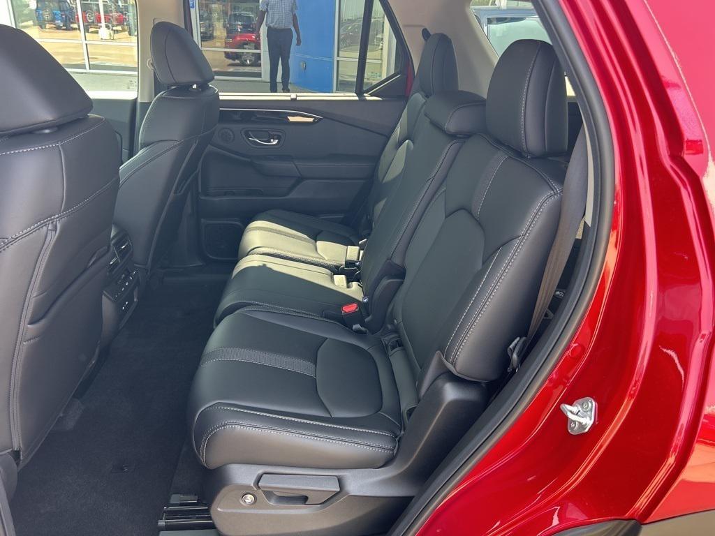 new 2025 Honda Pilot car, priced at $46,974