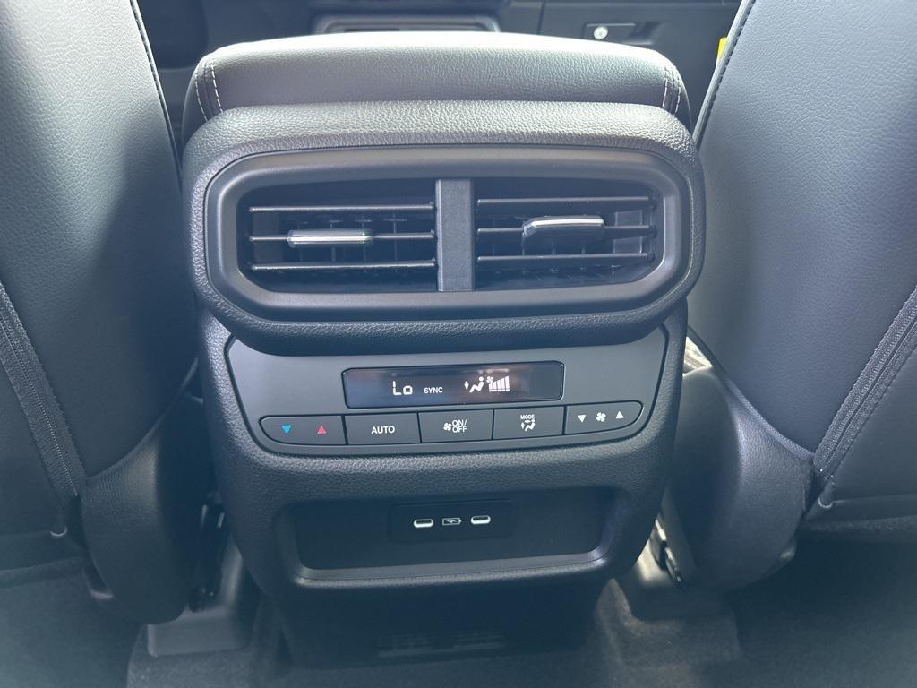 new 2025 Honda Pilot car, priced at $46,974