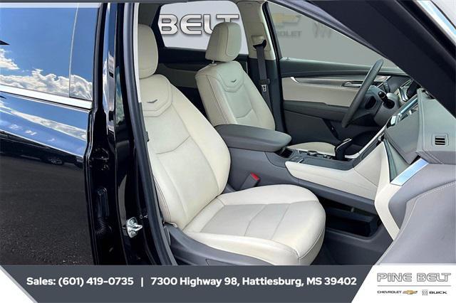 used 2025 Cadillac XT5 car, priced at $46,358