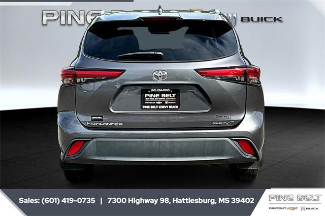 used 2022 Toyota Highlander car, priced at $33,858