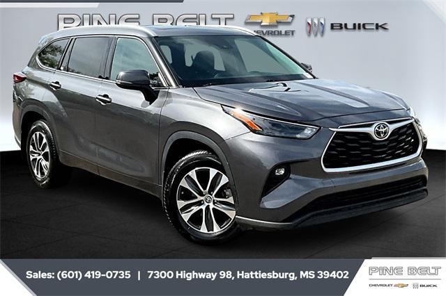 used 2022 Toyota Highlander car, priced at $33,858