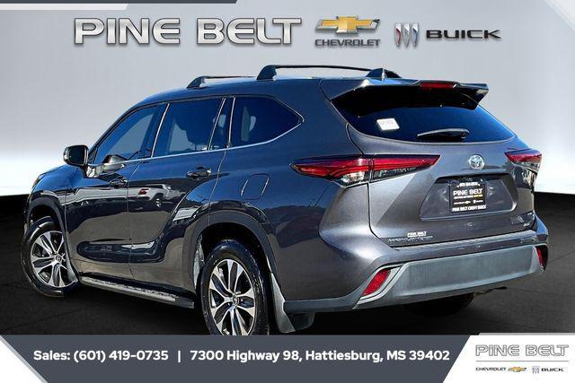 used 2022 Toyota Highlander car, priced at $33,858