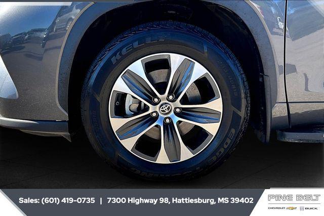 used 2022 Toyota Highlander car, priced at $33,858