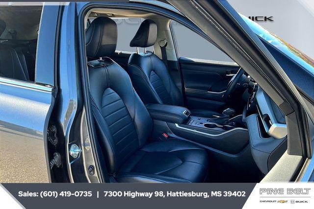 used 2022 Toyota Highlander car, priced at $33,858