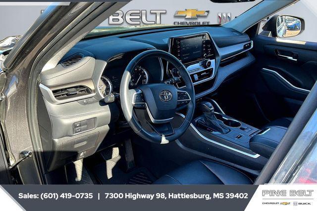 used 2022 Toyota Highlander car, priced at $33,858
