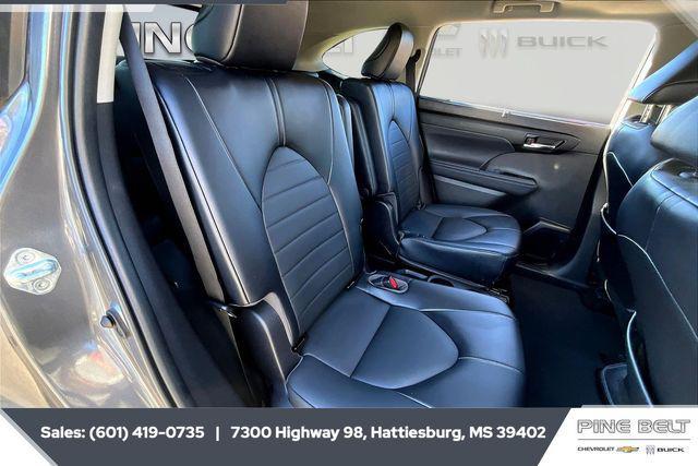 used 2022 Toyota Highlander car, priced at $33,858