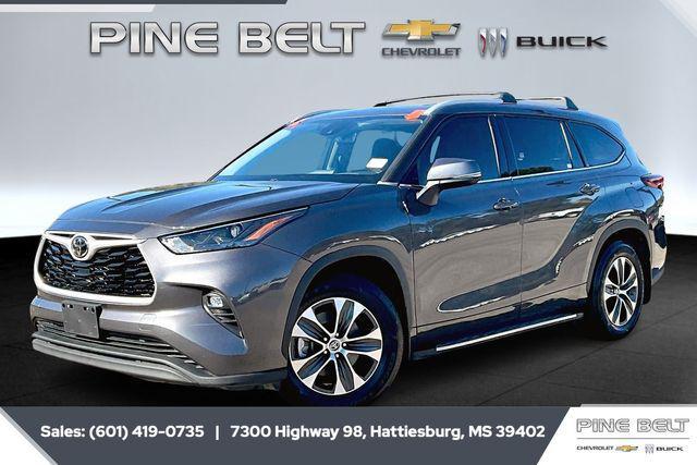 used 2022 Toyota Highlander car, priced at $33,858