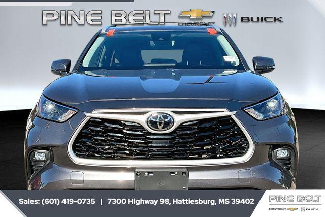 used 2022 Toyota Highlander car, priced at $33,858