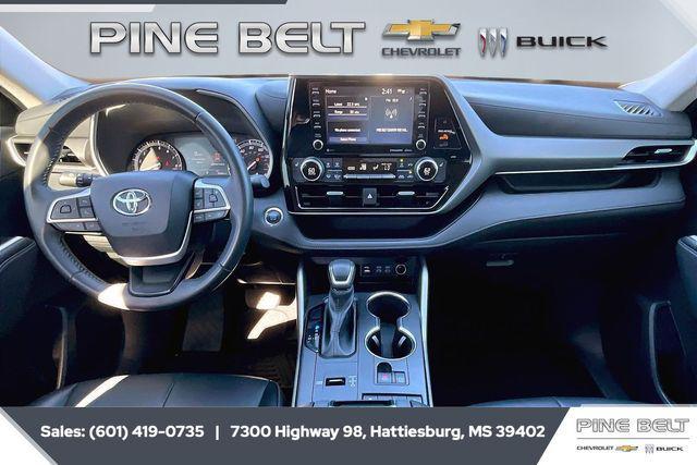 used 2022 Toyota Highlander car, priced at $33,858