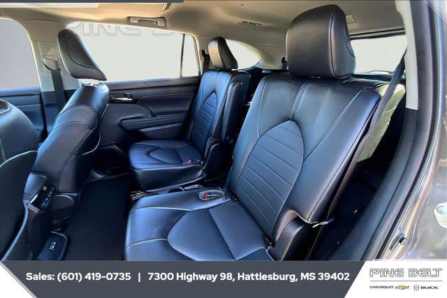 used 2022 Toyota Highlander car, priced at $33,858
