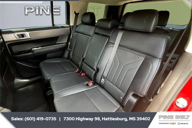 used 2024 Hyundai Santa Fe car, priced at $33,958