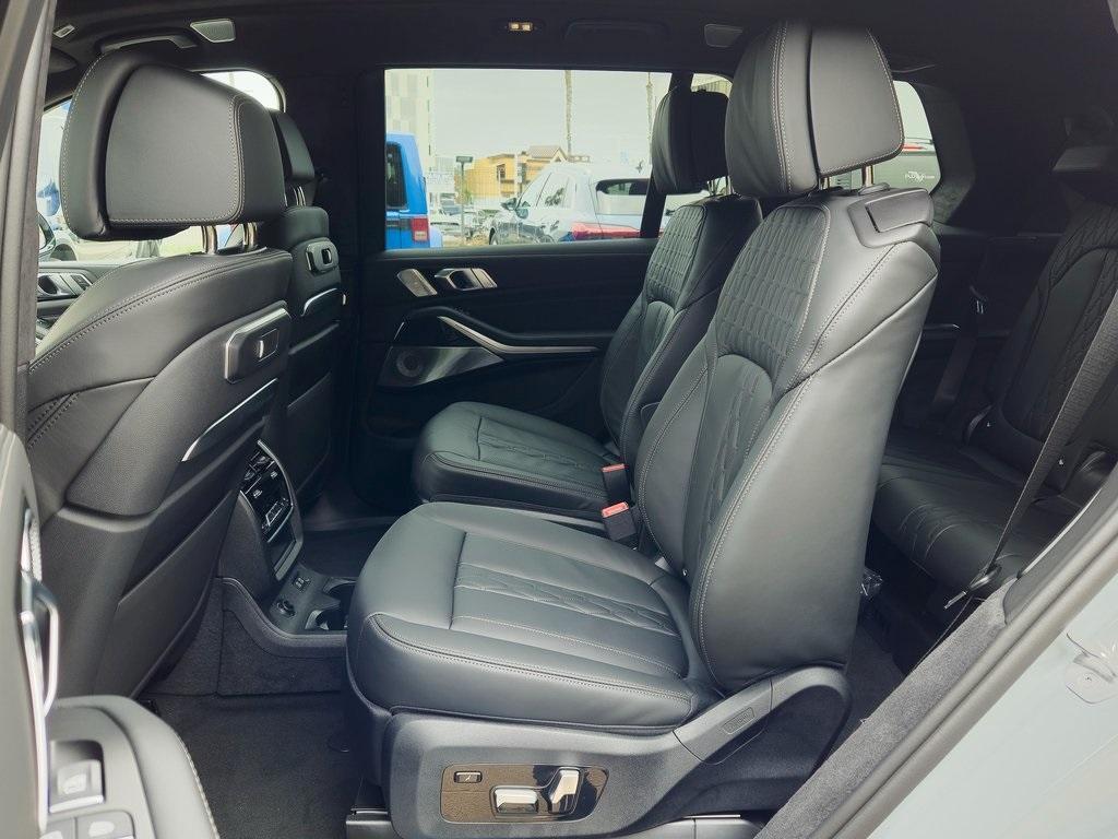 new 2026 BMW X7 car, priced at $125,925