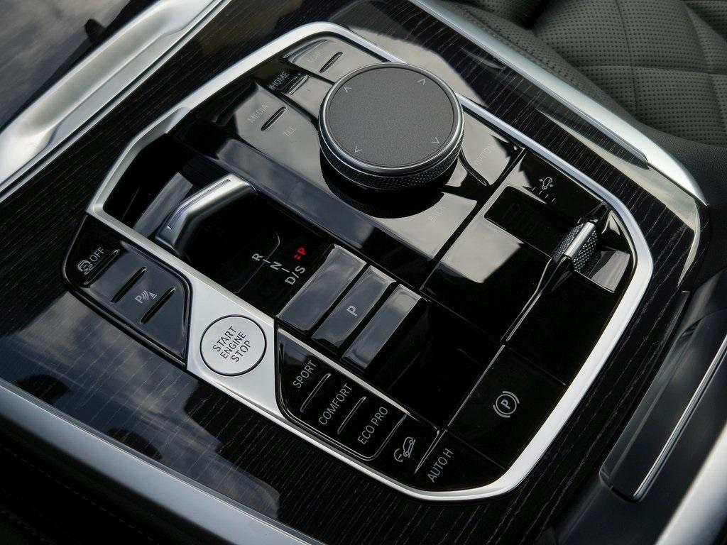 new 2026 BMW X7 car, priced at $99,685