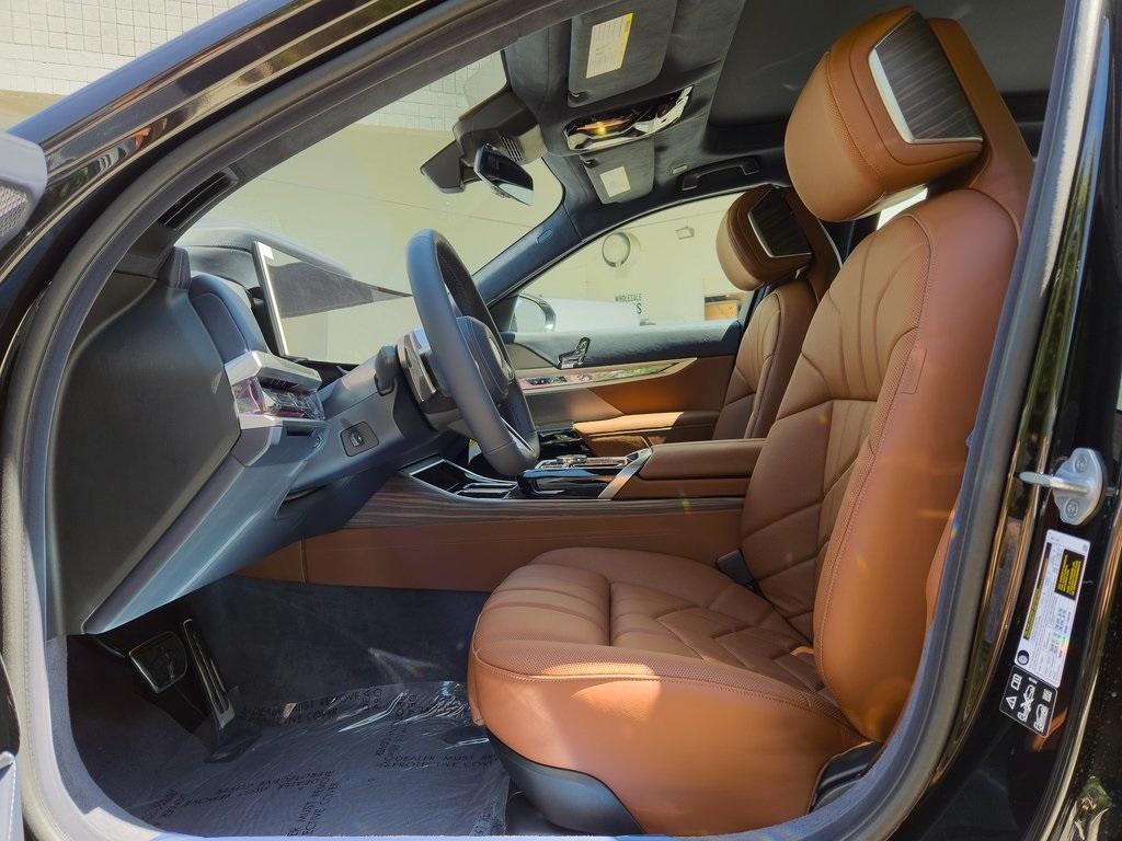 new 2025 BMW 760 car, priced at $137,575