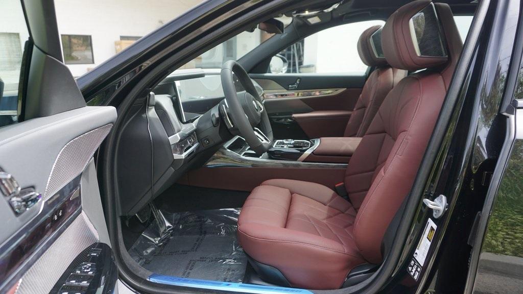 new 2025 BMW 760 car, priced at $135,275