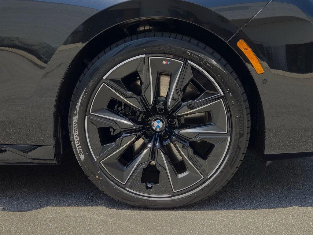new 2025 BMW 760 car, priced at $129,395