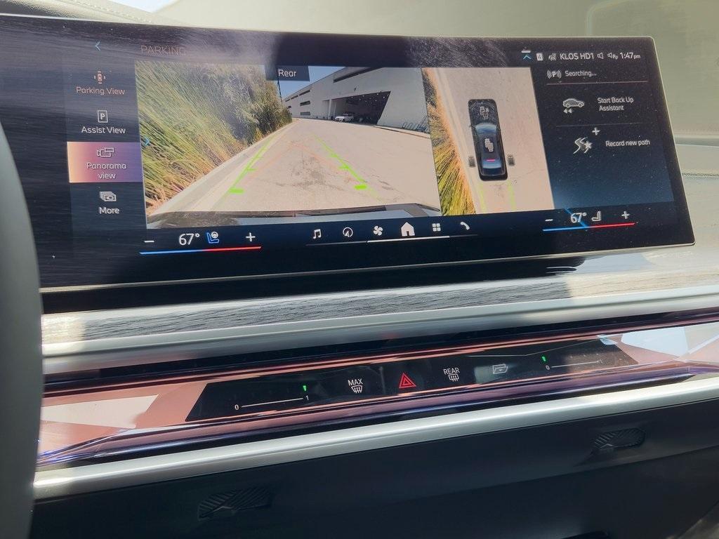 new 2025 BMW 760 car, priced at $135,275