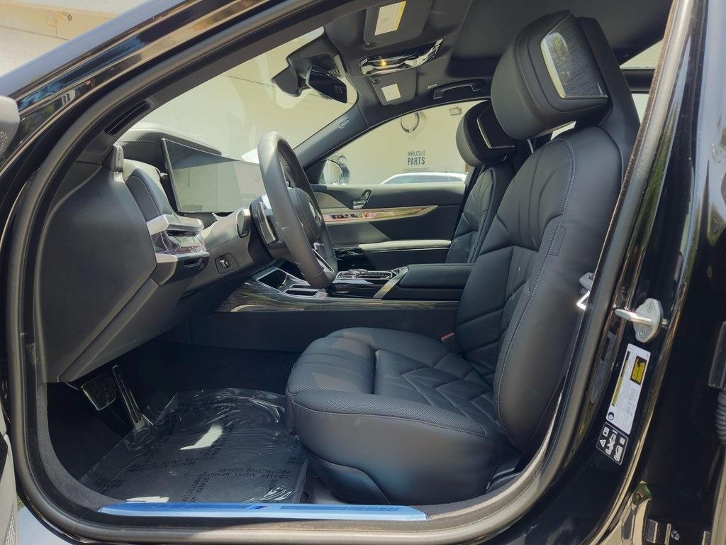new 2025 BMW 760 car, priced at $135,275