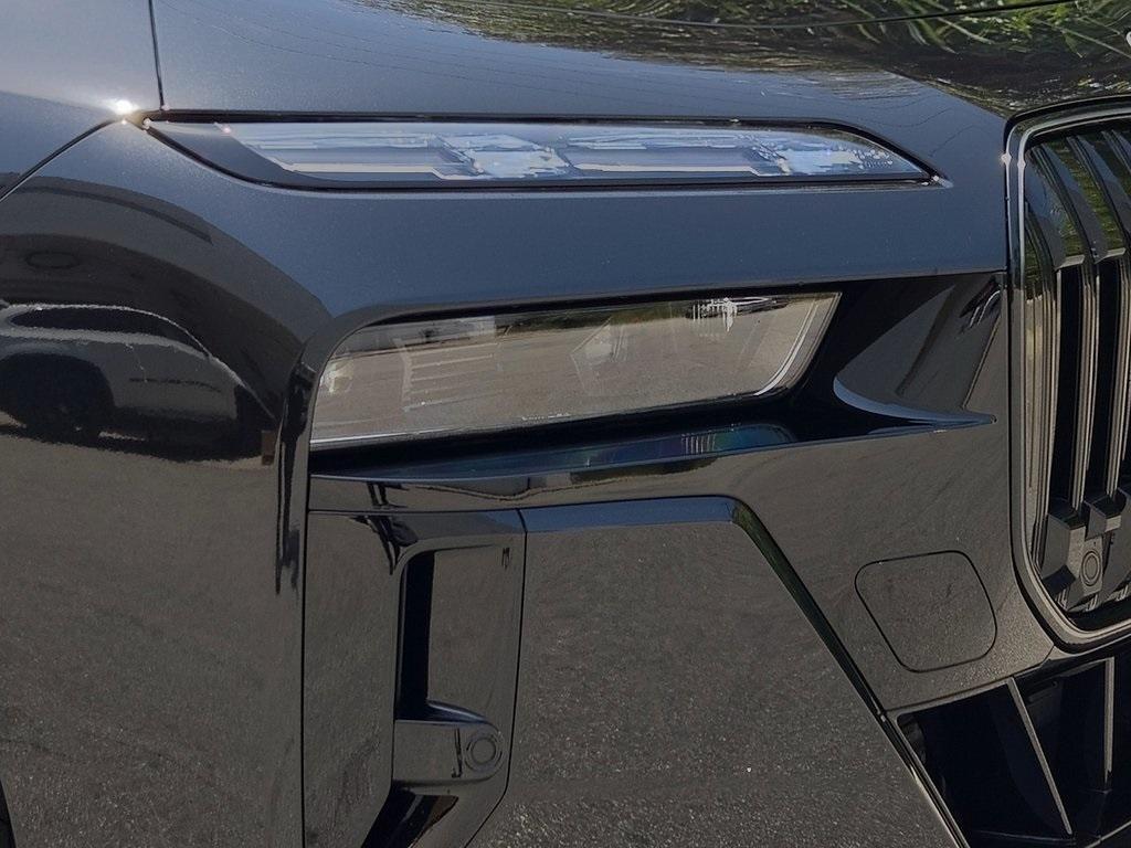 new 2025 BMW 760 car, priced at $135,275