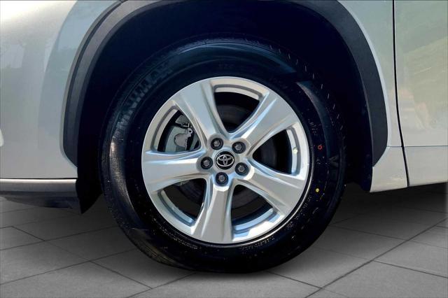 used 2022 Toyota Highlander car, priced at $29,795