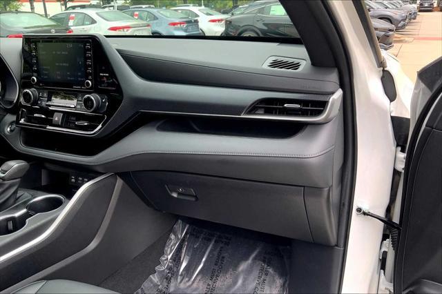 used 2022 Toyota Highlander car, priced at $42,280