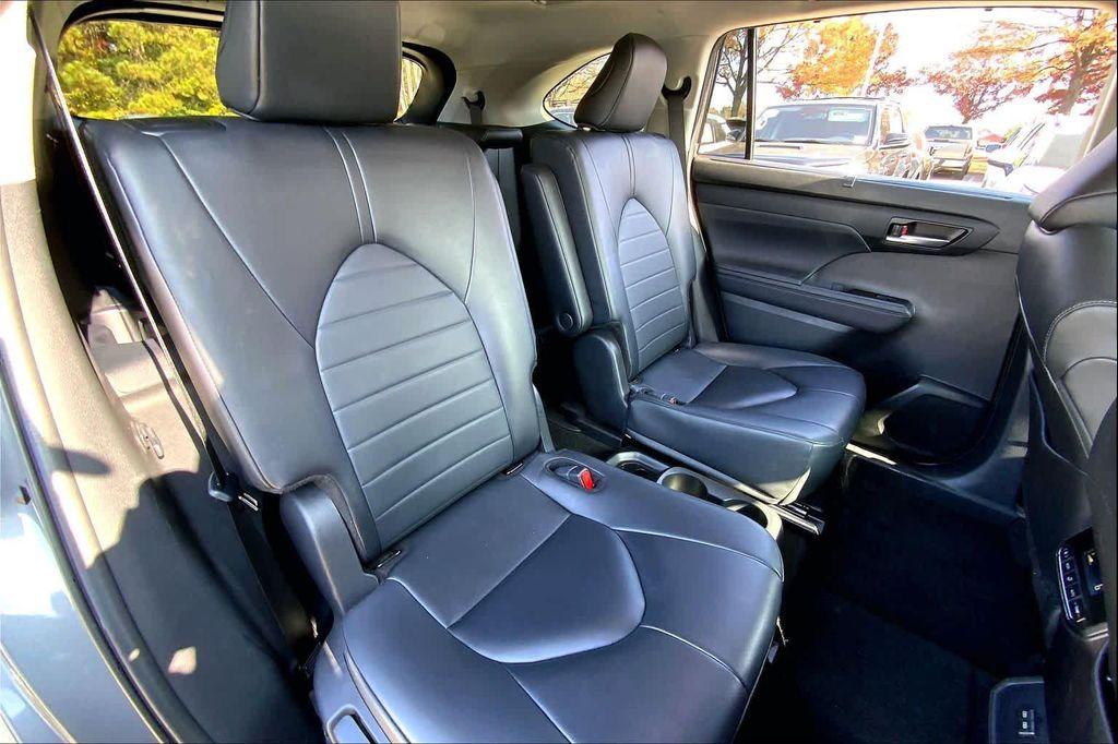 used 2024 Toyota Highlander car, priced at $39,015