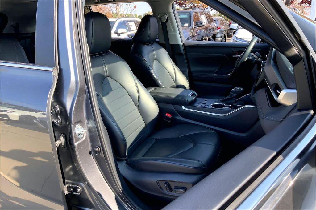 used 2024 Toyota Highlander car, priced at $39,015