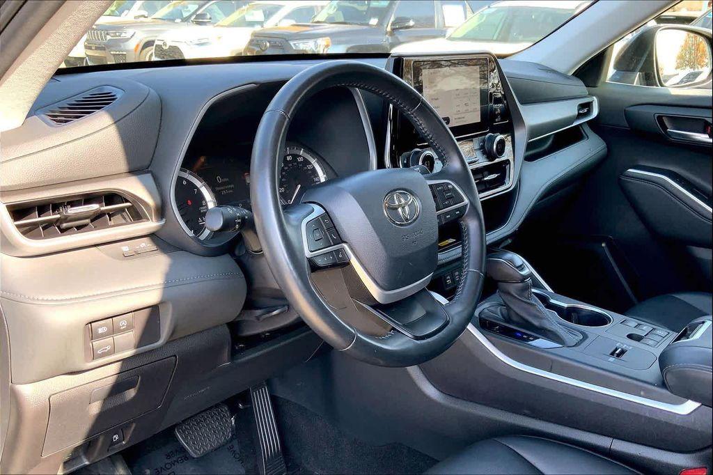 used 2024 Toyota Highlander car, priced at $39,015