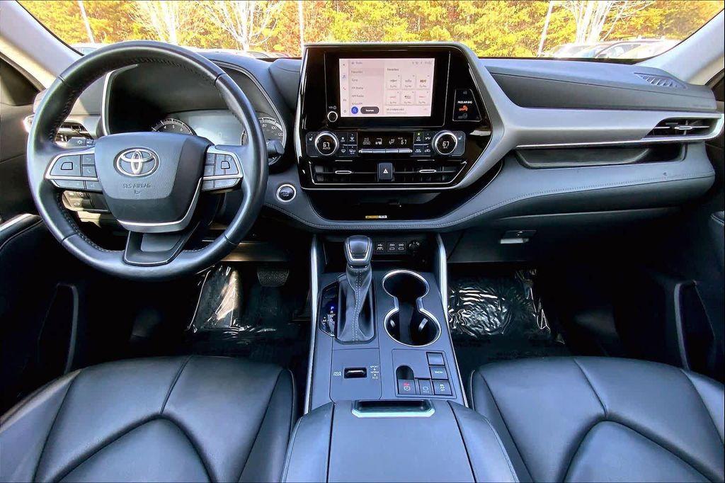 used 2024 Toyota Highlander car, priced at $39,015