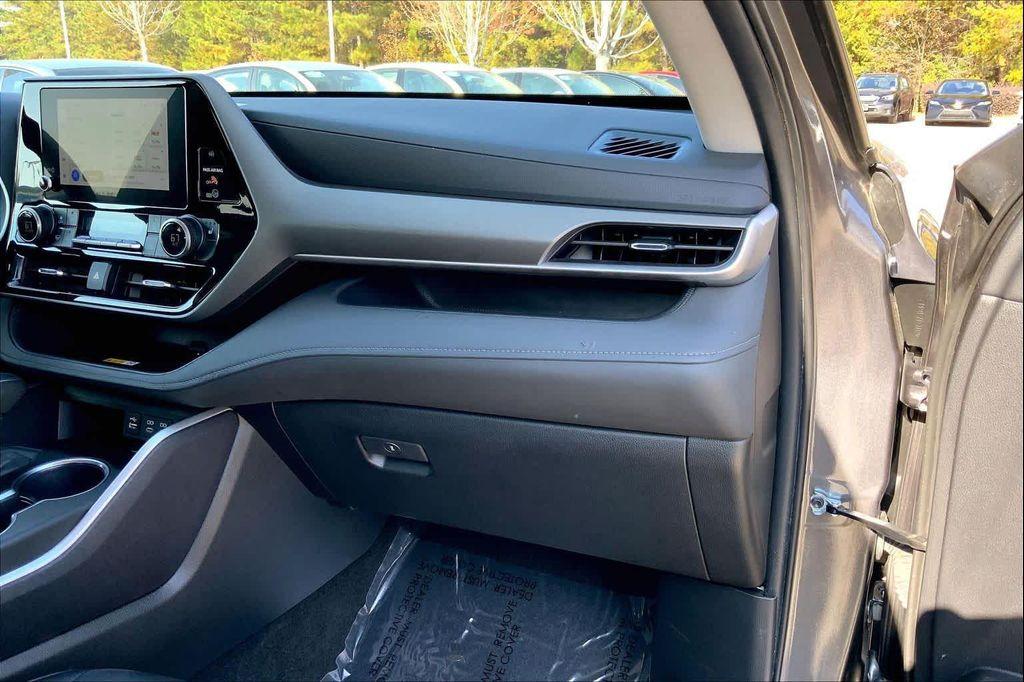 used 2024 Toyota Highlander car, priced at $39,015