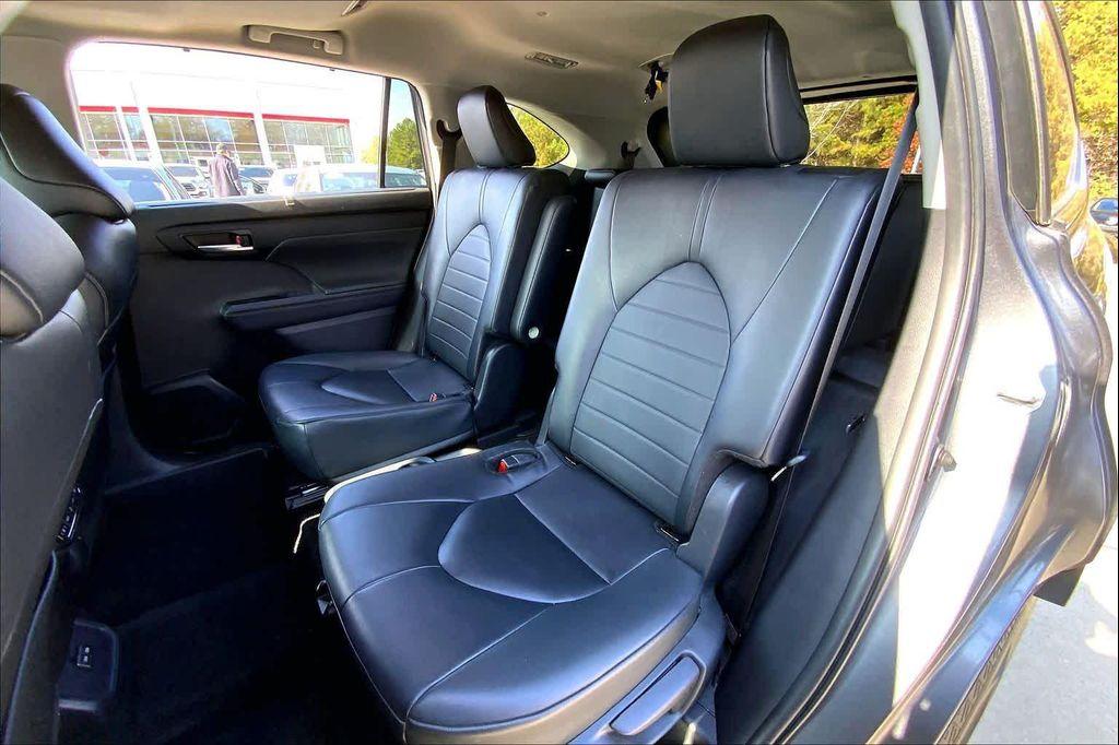 used 2024 Toyota Highlander car, priced at $39,015