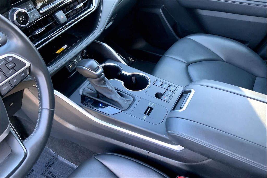 used 2024 Toyota Highlander car, priced at $39,015