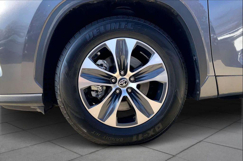 used 2024 Toyota Highlander car, priced at $39,015