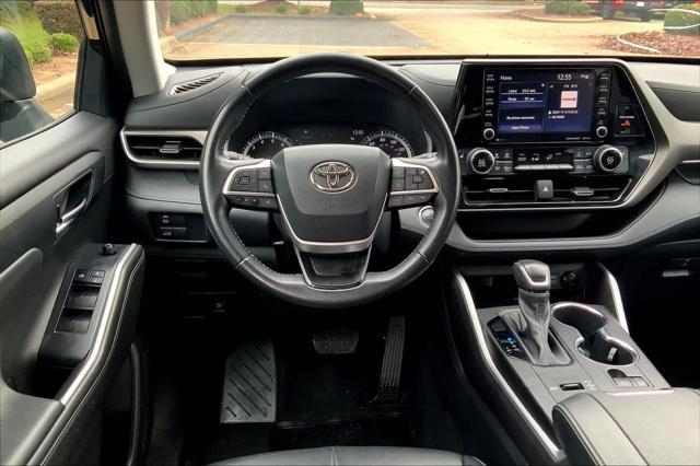 used 2022 Toyota Highlander car, priced at $34,549