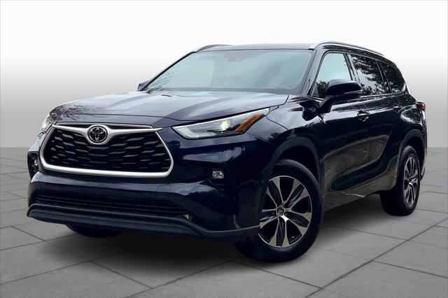 used 2022 Toyota Highlander car, priced at $34,549