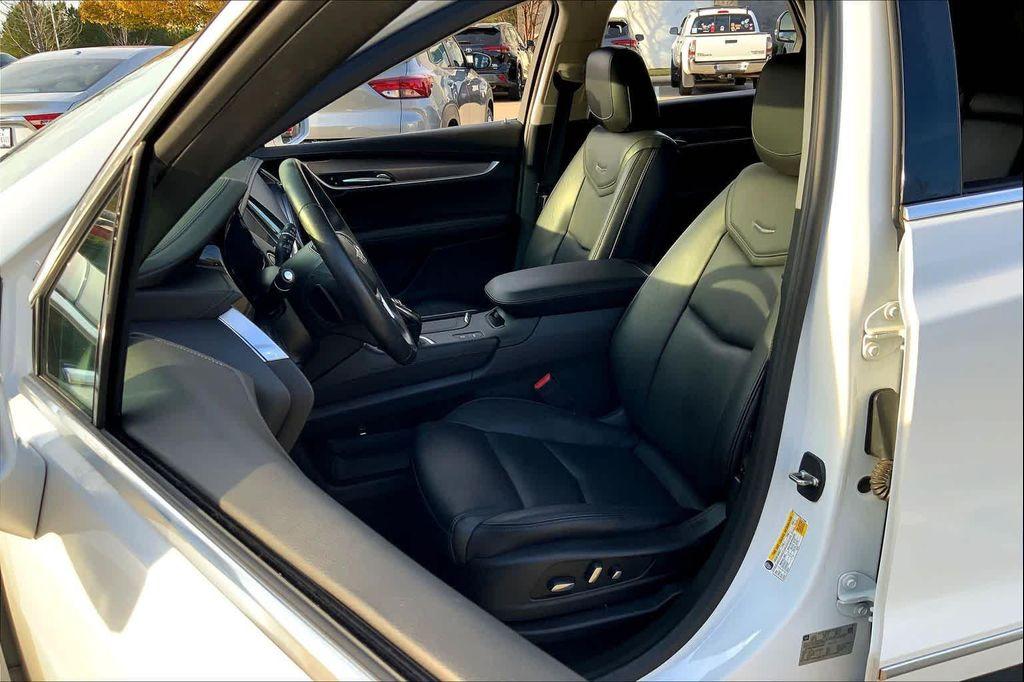 used 2018 Cadillac XT5 car, priced at $18,797