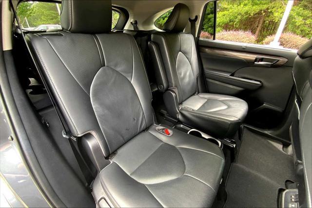 used 2021 Toyota Highlander car, priced at $33,597
